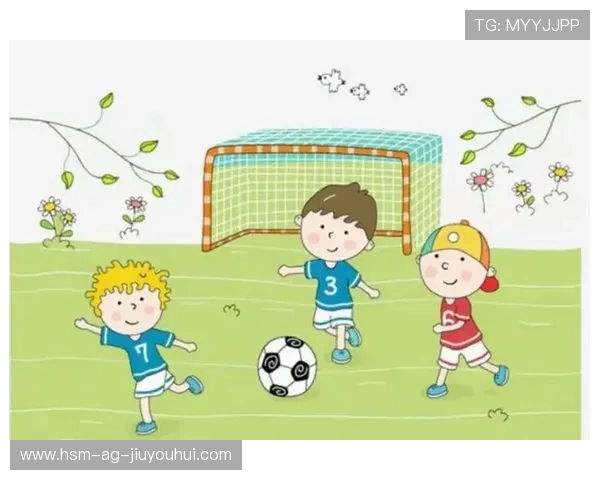 解析足球不慎踢到小情侣后应采取的沟通安抚与补救应对策略全面性